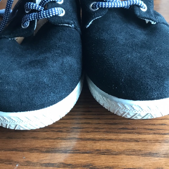 Fly London black suede Spanish made sneakers EUC - Picture 9 of 9